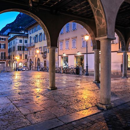 Nido Sui Tetti Di Riva Del Garda - Happy Rentals Zewnętrze zdjęcie