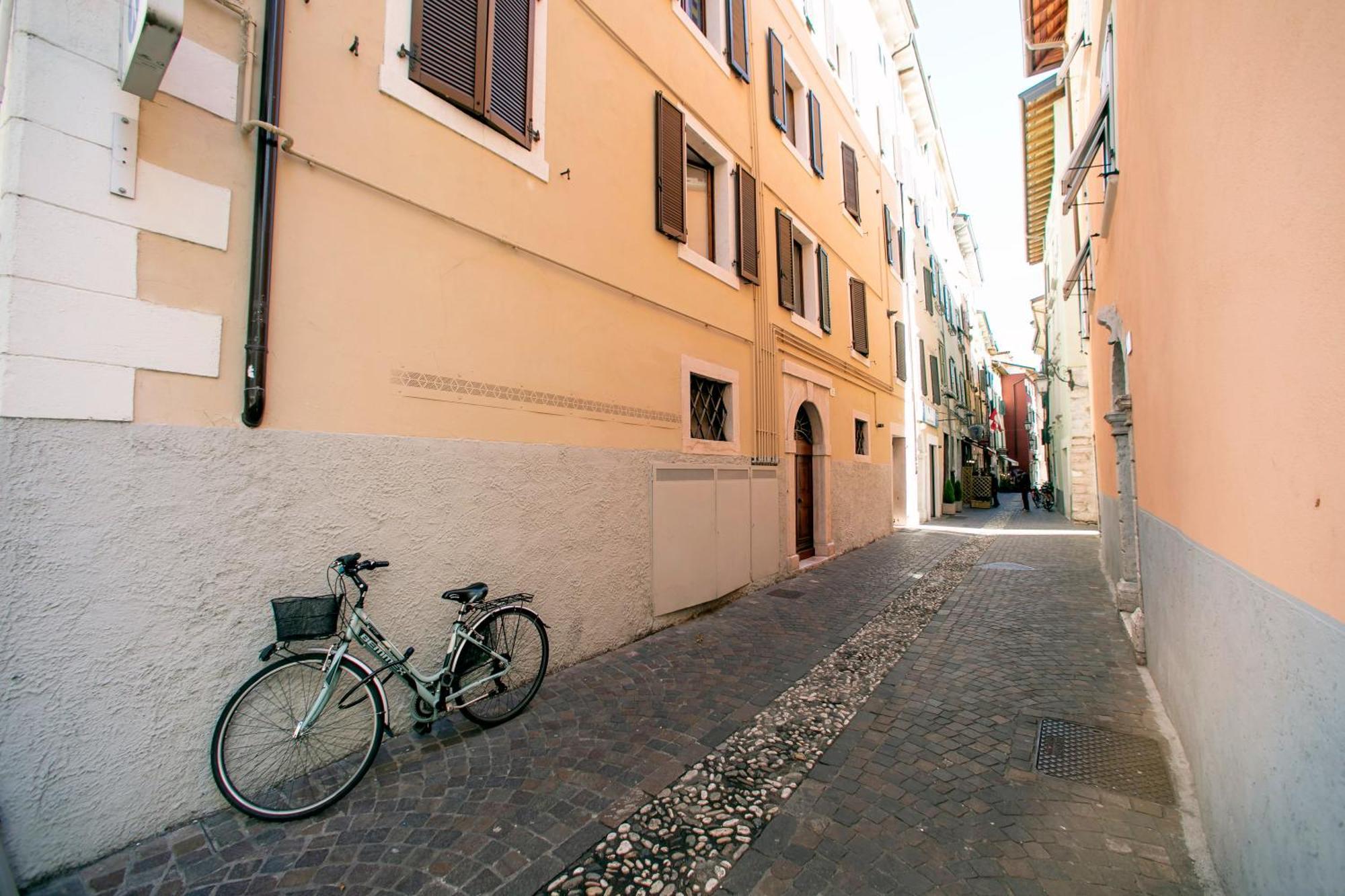 Nido Sui Tetti Di Riva Del Garda - Happy Rentals Zewnętrze zdjęcie