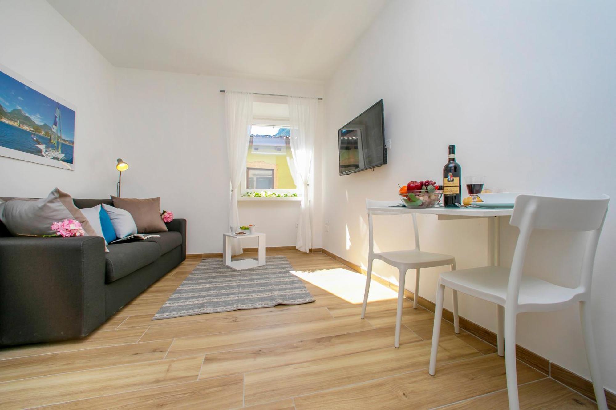 Nido Sui Tetti Di Riva Del Garda - Happy Rentals Zewnętrze zdjęcie