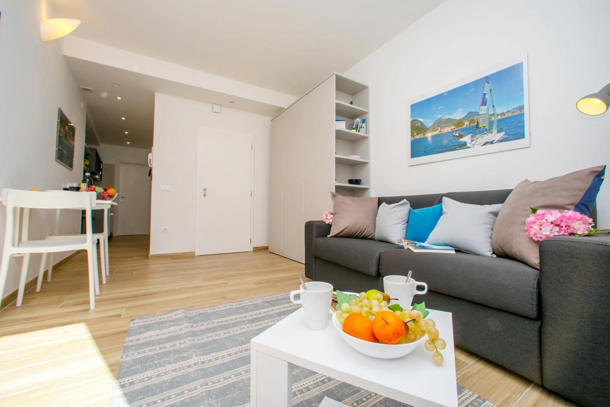 Nido Sui Tetti Di Riva Del Garda - Happy Rentals Zewnętrze zdjęcie