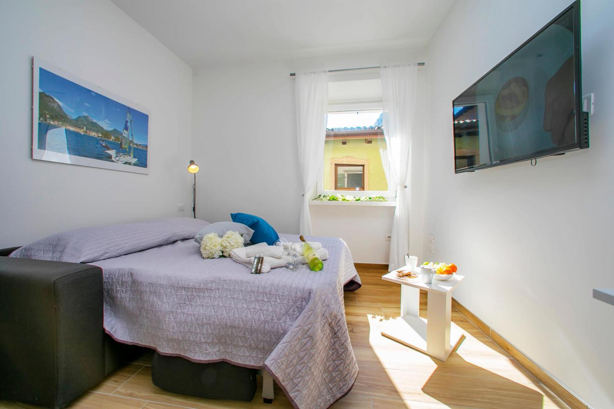 Nido Sui Tetti Di Riva Del Garda - Happy Rentals Zewnętrze zdjęcie