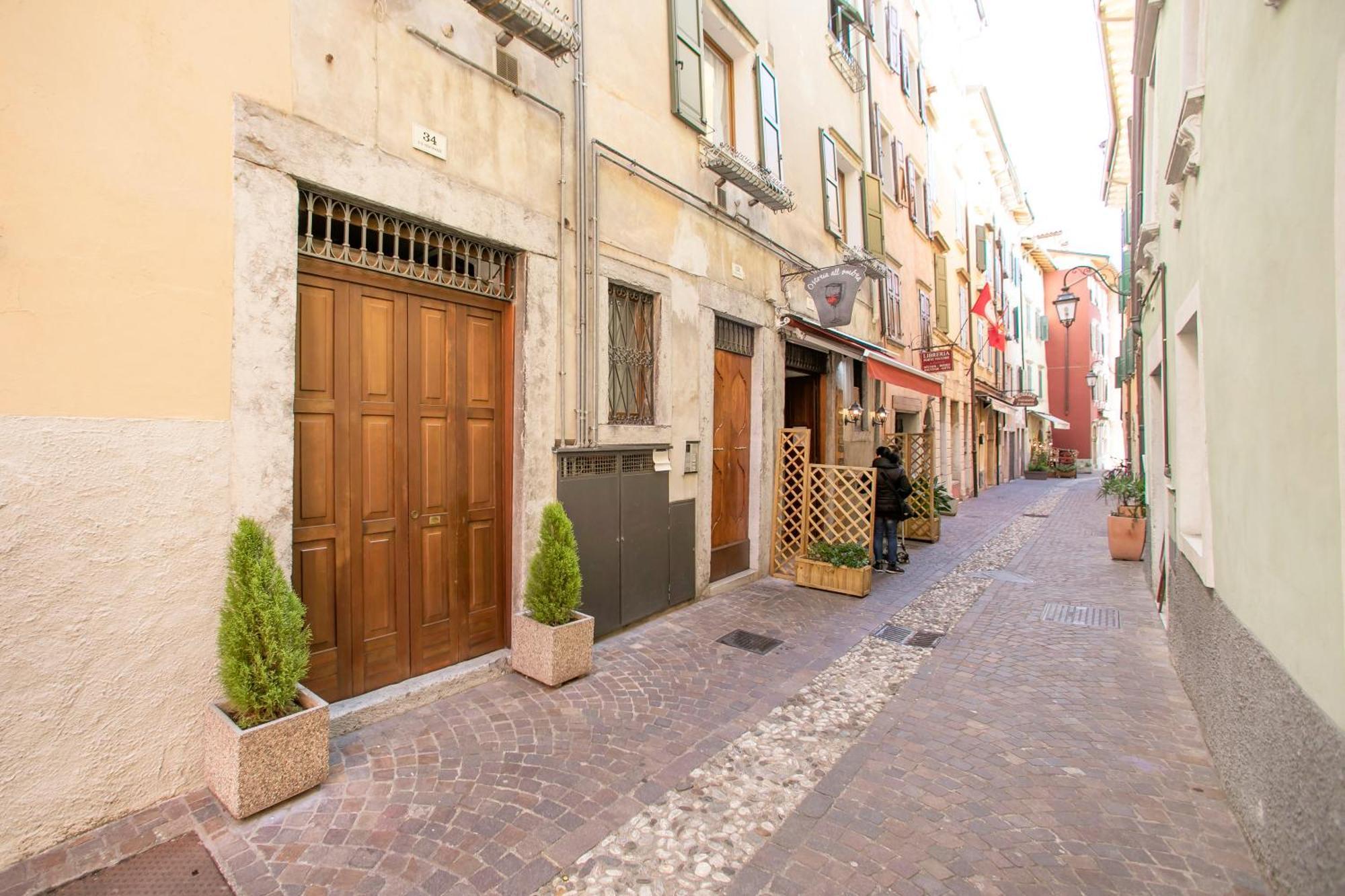 Nido Sui Tetti Di Riva Del Garda - Happy Rentals Zewnętrze zdjęcie