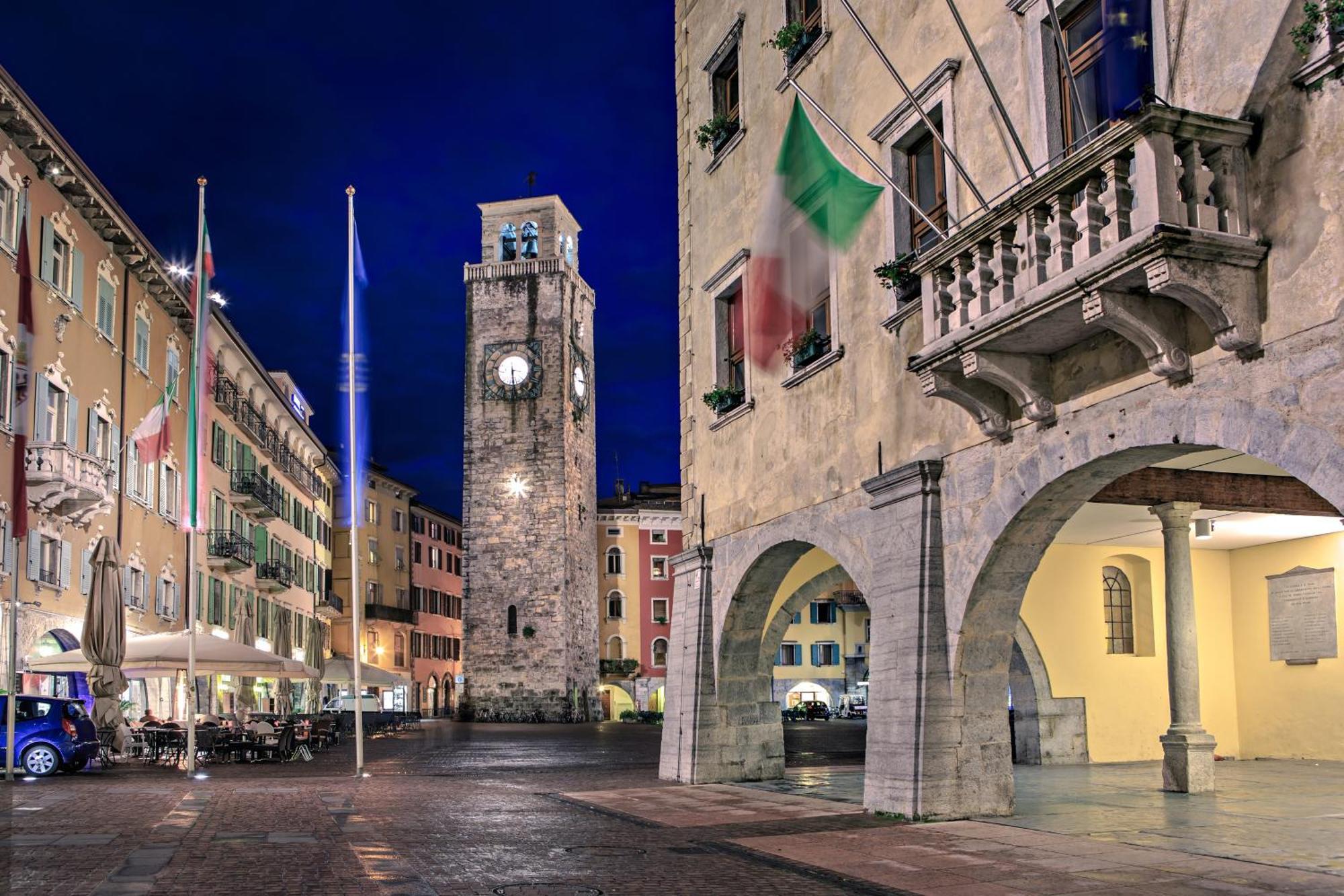 Nido Sui Tetti Di Riva Del Garda - Happy Rentals Zewnętrze zdjęcie